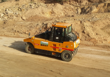 Gumihengerek Sany SPR260C-8S