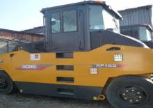 Gumihengerek XCMG XP163