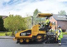 Gumikerekes finiserek Caterpillar AP300F