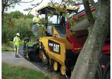 Gumikerekes finiserek Caterpillar AP600F
