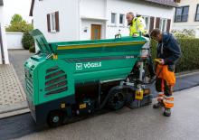 Gumikerekes finiserek Vögele Mini 502