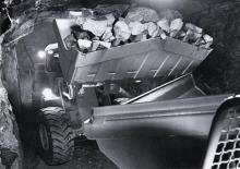 Gumikerekes homlokrakodók Volvo 1641