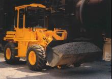 Gumikerekes homlokrakodók John Deere Construction 244 E