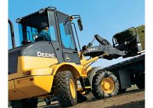 Gumikerekes homlokrakodók John Deere Construction 244 J