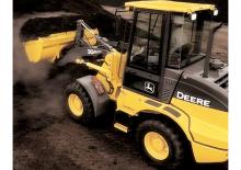 Gumikerekes homlokrakodók John Deere Construction 304 J