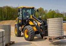 Gumikerekes homlokrakodók JCB 406