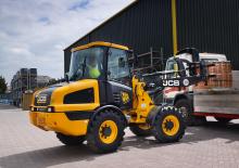 Gumikerekes homlokrakodók JCB 407