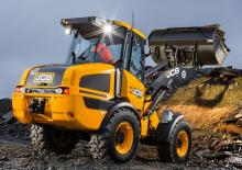 Gumikerekes homlokrakodók JCB 407