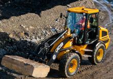 Gumikerekes homlokrakodók JCB 409