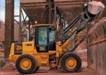 Gumikerekes homlokrakodók JCB 415