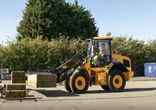 Gumikerekes homlokrakodók JCB 411 HT