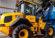 Gumikerekes homlokrakodók JCB 413 S