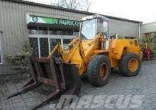 Gumikerekes homlokrakodók JCB 420