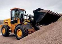 Gumikerekes homlokrakodók JCB 425