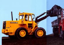 Gumikerekes homlokrakodók Volvo 4300 B