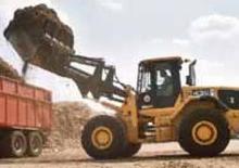 Gumikerekes homlokrakodók JCB 435