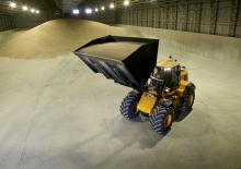 Gumikerekes homlokrakodók JCB 435S