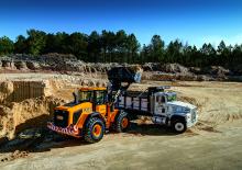 Gumikerekes homlokrakodók JCB 437 ZX
