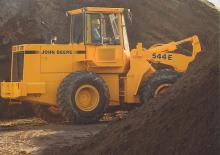 Gumikerekes homlokrakodók John Deere Construction 444 E