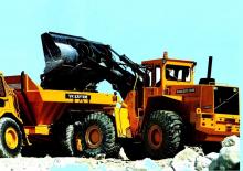 Gumikerekes homlokrakodók Volvo 4600 B