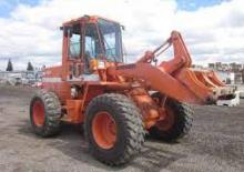 Gumikerekes homlokrakodók International Harvester 518