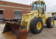 Gumikerekes homlokrakodók International Harvester 520CH