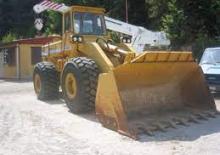 Gumikerekes homlokrakodók International Harvester 550