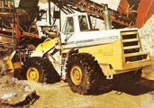 Gumikerekes homlokrakodók International Harvester 560