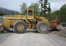 Gumikerekes homlokrakodók International Harvester 560B