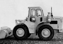 Gumikerekes homlokrakodók Volvo 654