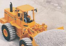 Gumikerekes homlokrakodók John Deere Construction 744 E