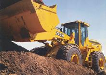 Gumikerekes homlokrakodók John Deere Construction 744 H