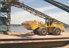 Gumikerekes homlokrakodók John Deere Construction 744 H MH
