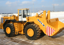 Gumikerekes homlokrakodók Belaz 78221