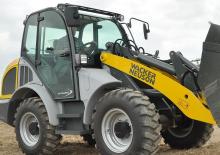 Gumikerekes homlokrakodók Wacker Neuson 8085
