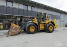 Gumikerekes homlokrakodók John Deere Construction 824 J