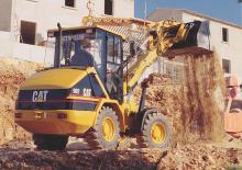Gumikerekes homlokrakodók Caterpillar 902