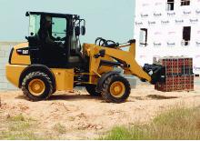 Gumikerekes homlokrakodók Caterpillar 904 H
