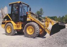 Gumikerekes homlokrakodók Caterpillar 906