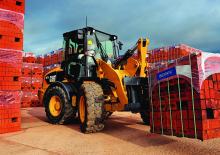 Gumikerekes homlokrakodók Caterpillar 907 H