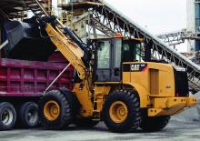 Gumikerekes homlokrakodók Caterpillar 930H