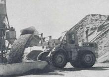 Gumikerekes homlokrakodók Caterpillar 966