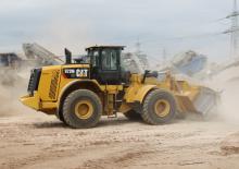 Gumikerekes homlokrakodók Caterpillar 972M