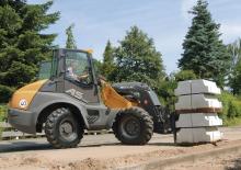 Gumikerekes homlokrakodók Mecalac AS 700