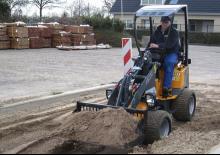 Gumikerekes homlokrakodók Giant D 254 SW