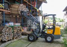 Gumikerekes homlokrakodók Giant D 332 ST