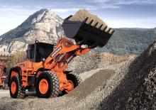 Gumikerekes homlokrakodók Doosan DL 300