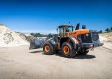 Gumikerekes homlokrakodók Doosan DL420-7