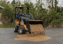 Gumikerekes homlokrakodók Giant G1200