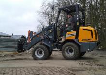 Gumikerekes homlokrakodók Giant G2500HD